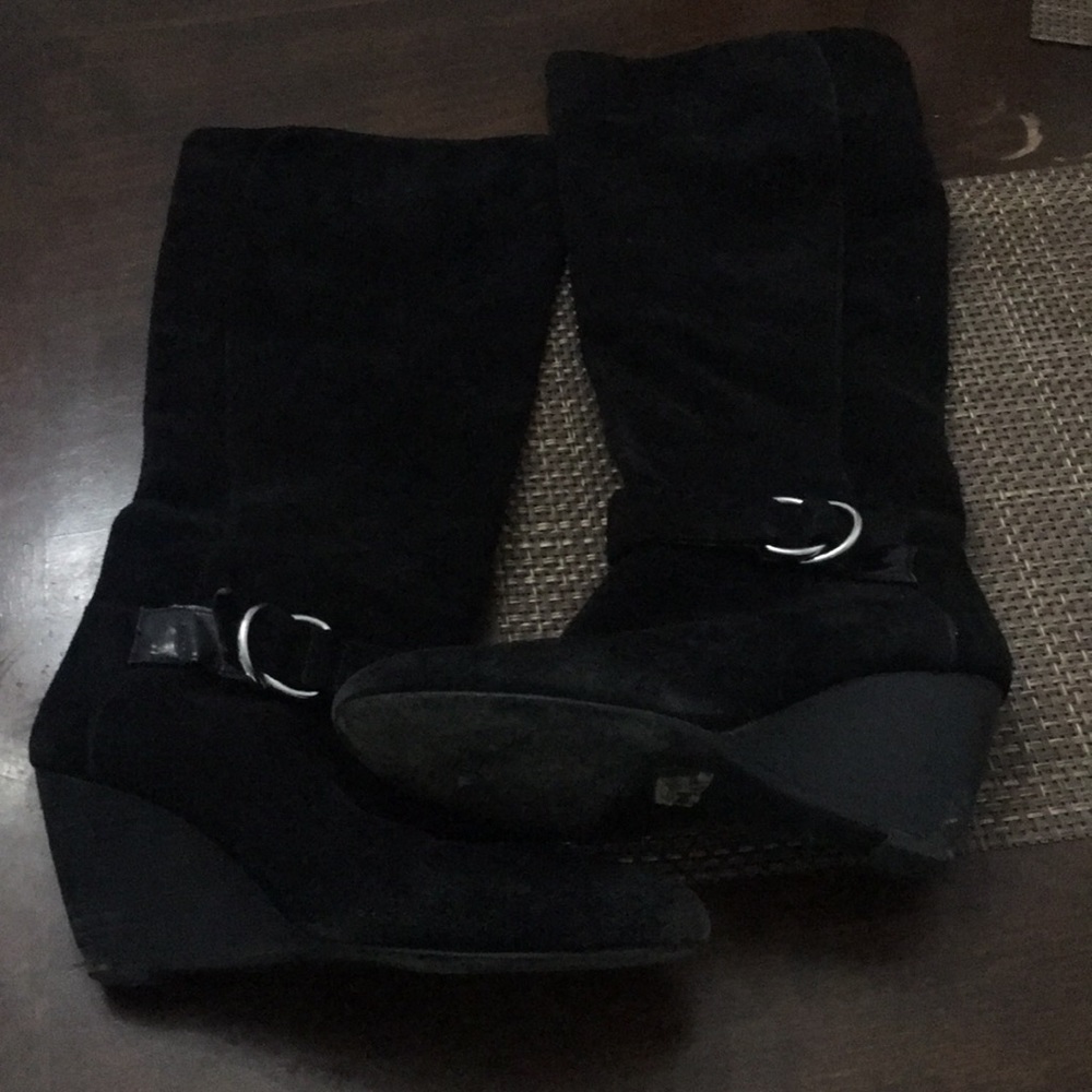 Shoes - Picture 2 of 6